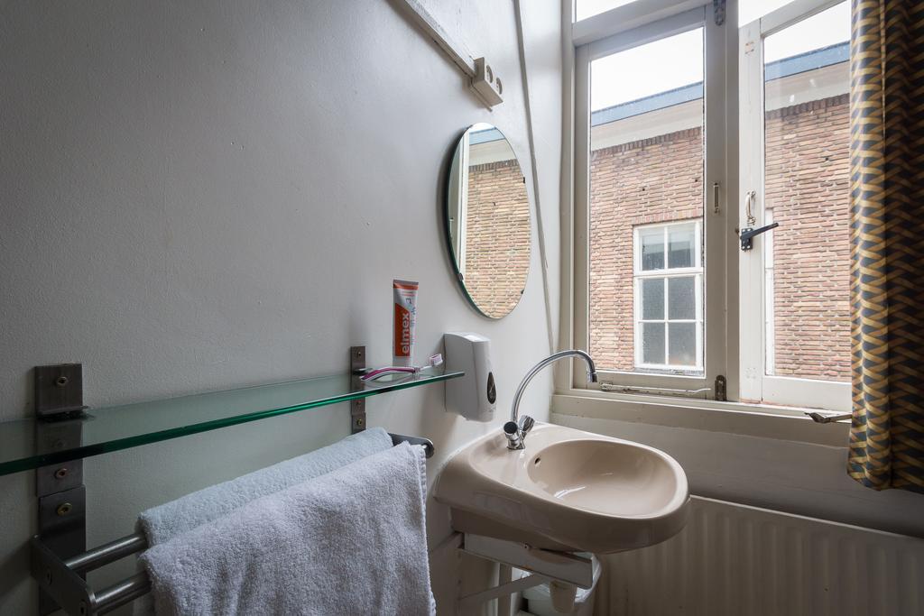 Stone Hotel & Hostel Utrecht Værelse billede